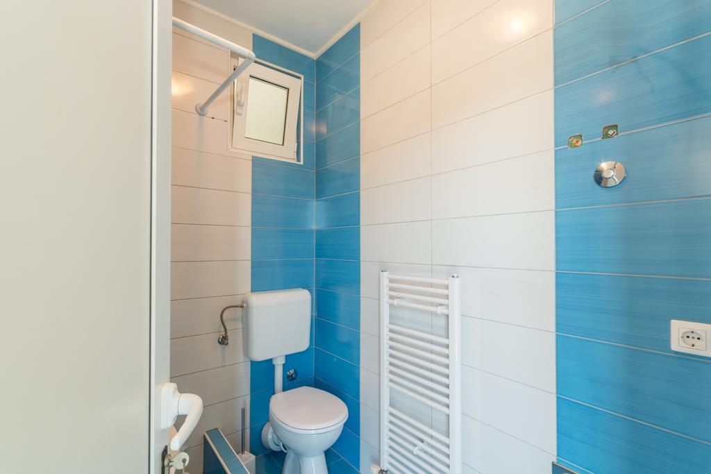 Crowonder Sun&Fun Holiday House With Large Swimming Pool, Playroom And Garden Bibinje Exterior photo